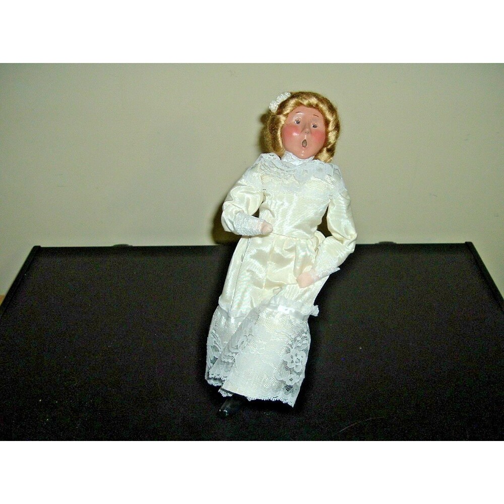 1999 Byers Choice Victorian Dancing Lady Caroler Kicking Up Her Heels 13" Tall